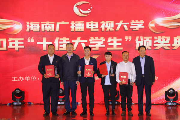 11孔令德及嘉宾给获奖者颁奖1_副本.jpg