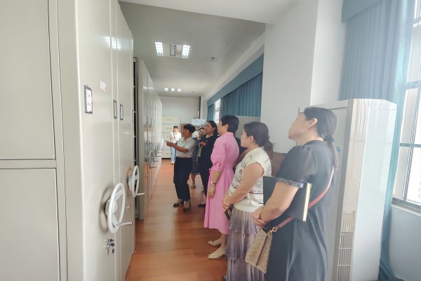2024.6.5，邀请海南大学教辅单位联合第二党总支档案馆党支部党员到校综合档案室参观指导工作2(1).jpg